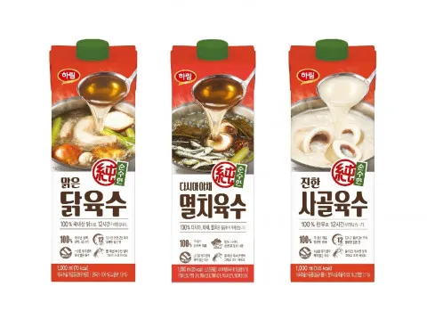 집밥 상차림에 놓인 미역국 한 그릇