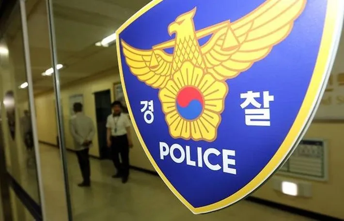 긴급 신고와 도움 요청을 떠올리게 하는 장면