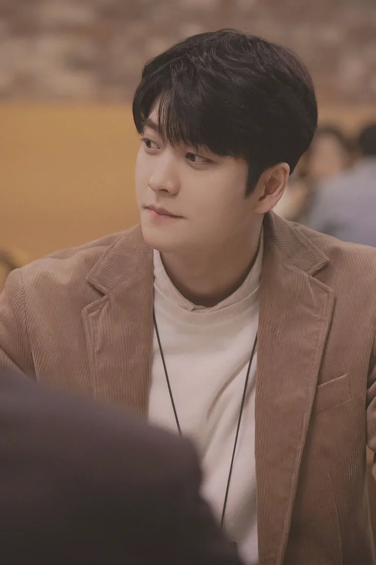 이상한 변호사 우영우 강태오 이준호 역할과 인기 포인트는 4 설레는 눈빛과 리액션 장면을 연상시키는 클로즈업