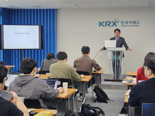 반도체 생산라인과 장비 이미지