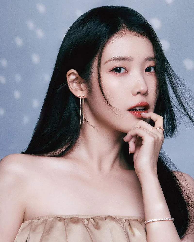 아이유 이연 코스모폴리탄 화보 비하인드와 스타일 포인트 5 미니멀한 패션 인물 사진