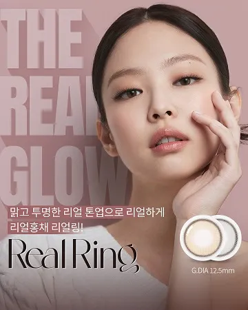 자연스러운 눈화장과 브라운 렌즈 분위기