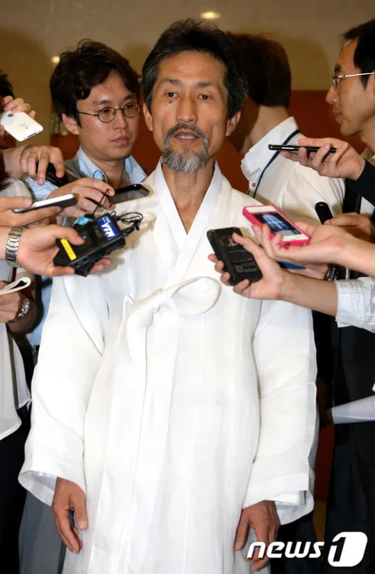 온라인에서 단어를 두고 이야기하는 분위기