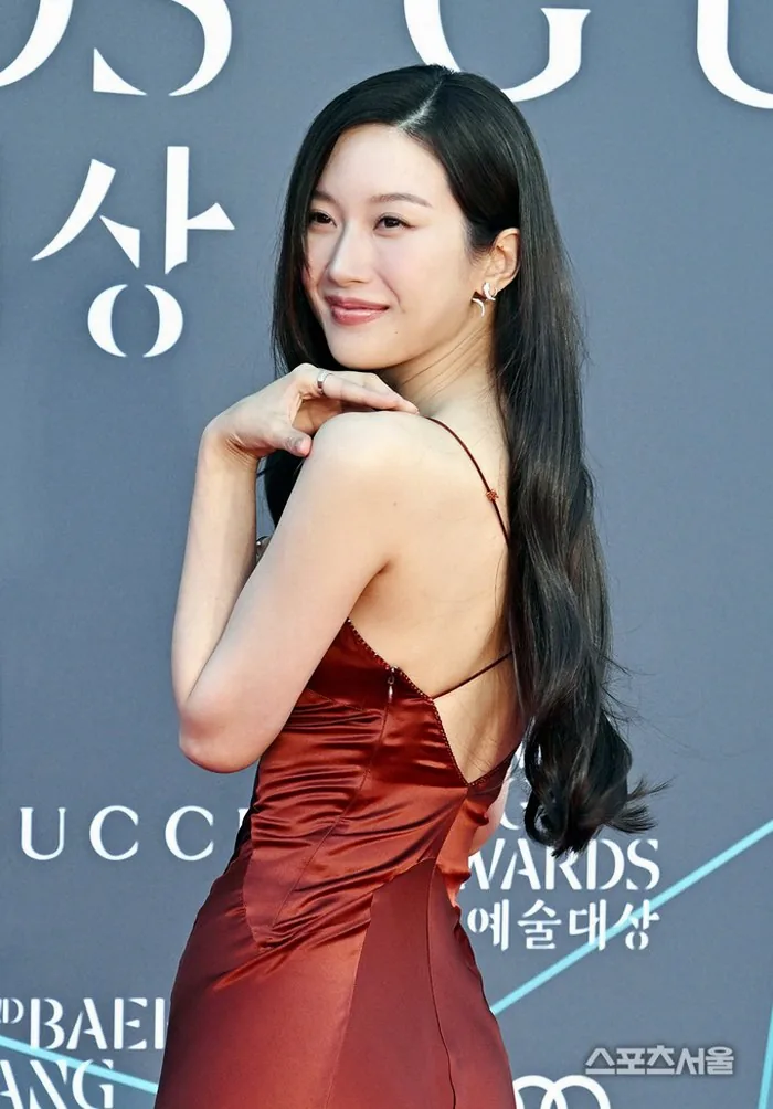 고급스러운 이브닝드레스 소재 디테일