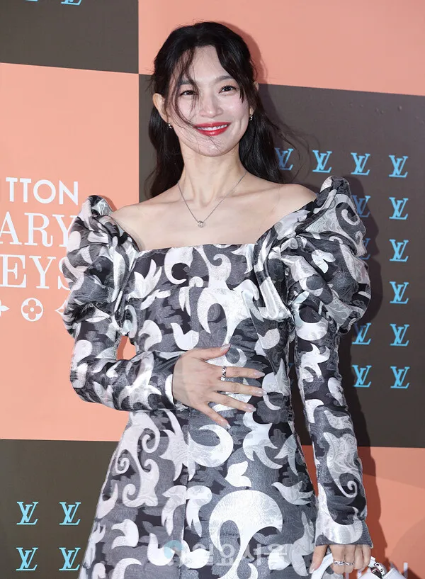 포토월에서 돋보이는 패션