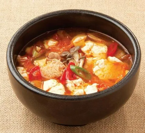 순두부찌개 레시피 맑고 얼큰하게 끓이는 법 정리 5 약불에서 은근히 끓는 순두부찌개 냄비