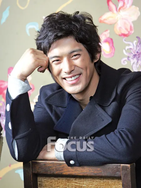 각진 얼굴형에 어울리는 부드러운 짧은 헤어