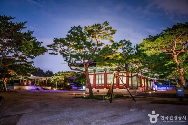 해질 무렵 창경궁의 분위기